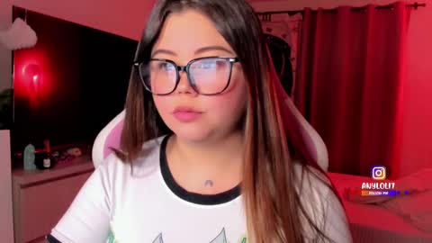   Independent model  online show from 10.30.25