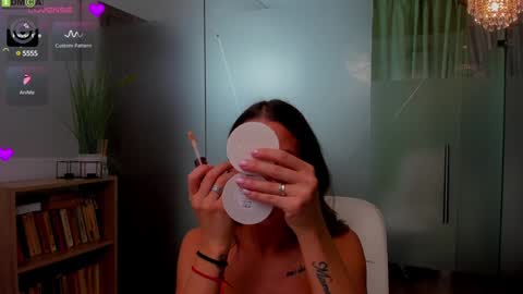 Snapshot of anyarayne chatting on 03.04.25 Anya online show from 03.04.25