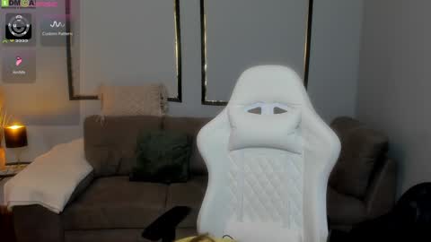 Snapshot of anyarayne chatting on 11.23.25 Anya online show from 11.23.25