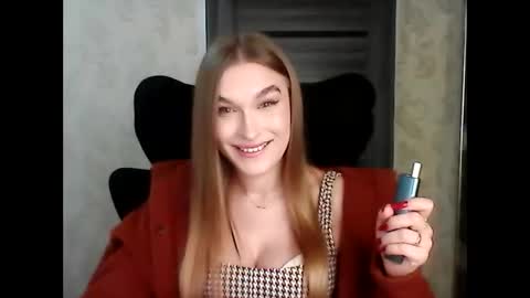 Snapshot of anyasmack chatting on 12.05.25 AnyaSmack online show from 12.05.25