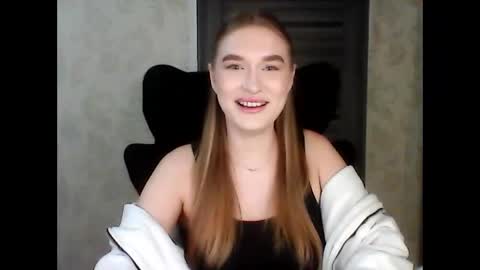 Snapshot of anyasmack chatting on 12.18.25 AnyaSmack online show from 12.18.25