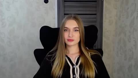 Snapshot of anyasmack chatting on 12.20.25 AnyaSmack online show from 12.20.25