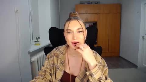 Snapshot of anyasmack chatting on 02.15.26 AnyaSmack online show from 02.15.26