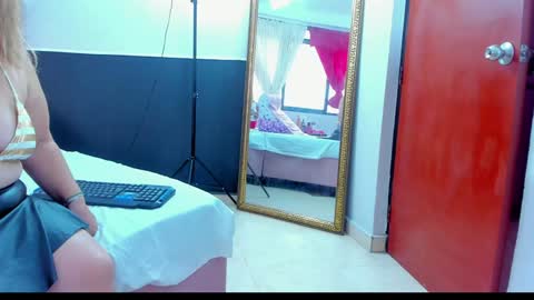 Snapshot of anyelamature chatting on 12.17.24 Anyela online show from 12.17.24