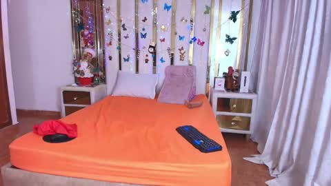 Anyela  online show from 12.20.25