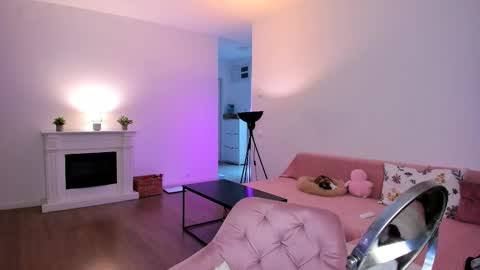 Anysa Smith online show from 04.17.26