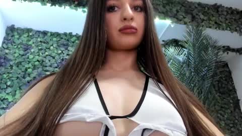 Snapshot of anyssia_ chatting on 09.25.25 Anyssia online show from 09.25.25