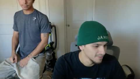 Snapshot of apachewithawebcam chatting on 12.19.25 ApacheWithWebcam online show from 12.19.25