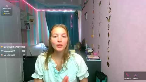 Snapshot of aphrodite_wow_ chatting on 09.20.25 Aphrodite online show from 09.20.25