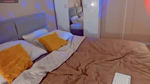 Aphrodite online show from 04.07.26