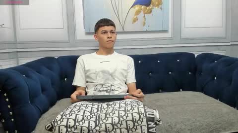 Snapshot of apolo_jonnes chatting on 03.10.26 online show from 03.10.26