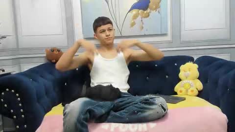 Snapshot of apolo_jonnes chatting on 03.18.26 online show from 03.18.26