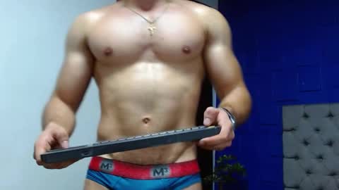 Snapshot of apolo_klein1 chatting on 03.11.25 Apolo online show from 03.11.25