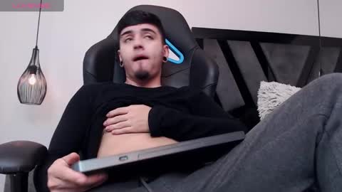 Snapshot of apolo_lopez chatting on 10.10.25 Apolo online show from 10.10.25