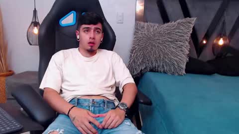 Snapshot of apolo_lopez chatting on 10.24.25 Apolo online show from 10.24.25