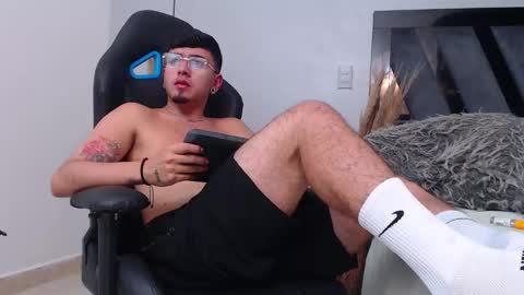 Snapshot of apolo_lopez chatting on 11.01.25 Apolo online show from 11.01.25