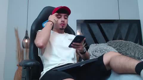 Snapshot of apolo_lopez chatting on 11.15.25 Apolo online show from 11.15.25