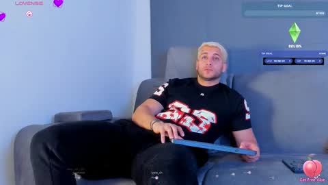 Snapshot of apolo_strange chatting on 09.23.25 apolo_strange online show from 09.23.25