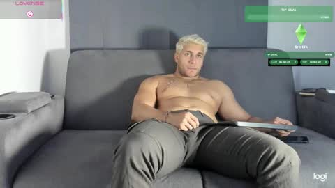 Snapshot of apolo_strange chatting on 11.22.25 apolo_strange online show from 11.22.25