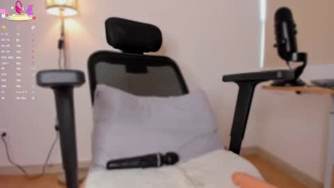 Snapshot of apoteosis_ chatting on 02.28.25 Apo online show from 02.28.25