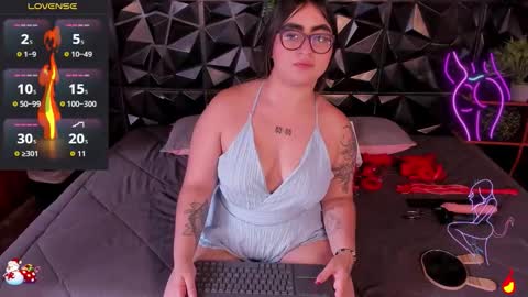 apprilfoxx online show from 12.16.25