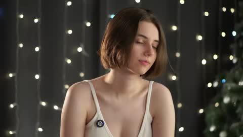 Snapshot of approche_toi_petite chatting on 01.18.26 Meghan online show from 01.18.26