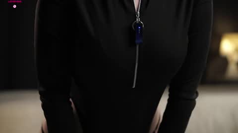 Snapshot of approche_toi_petite chatting on 02.03.26 Meghan online show from 02.03.26