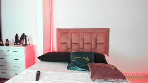 Snapshot of april_collinsxx chatting on 02.22.25 april collinsxx online show from 02.22.25