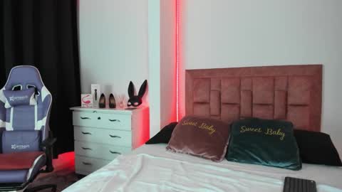 Snapshot of april_collinsxx chatting on 10.16.25 april collinsxx online show from 10.16.25