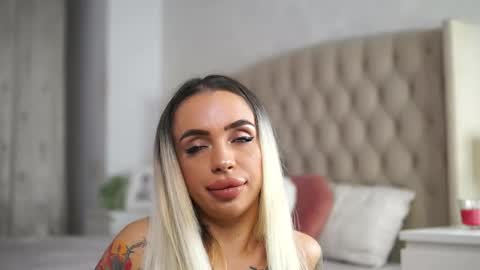 Snapshot of aprilhadid chatting on 11.28.25 Laura online show from 11.28.25