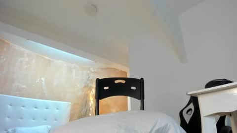 Snapshot of aprill_fox chatting on 02.02.25 aprill_fox online show from 02.02.25