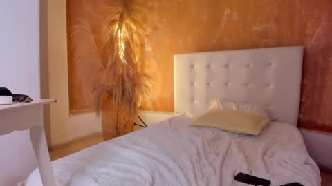 Snapshot of aprill_fox chatting on 02.23.25 aprill_fox online show from 02.23.25