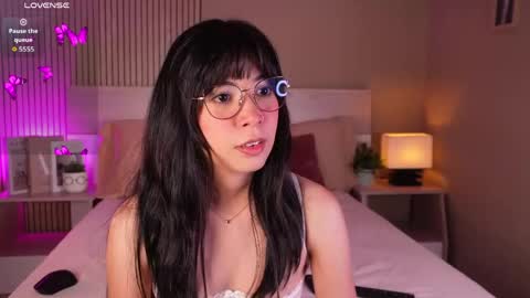 Snapshot of aprilqueenie chatting on 05.17.26 aprilqueenie online show from 05.17.26