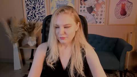 Snapshot of aprilserenity chatting on 09.11.25 April. All year round. online show from 09.11.25