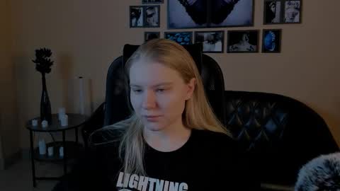 Snapshot of aprilserenity chatting on 10.10.25 April. All year round. online show from 10.10.25