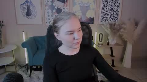 Snapshot of aprilserenity chatting on 11.05.25 April. All year round. online show from 11.05.25