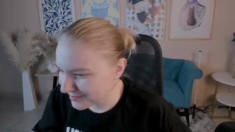 Snapshot of aprilserenity chatting on 11.08.25 April. All year round. online show from 11.08.25