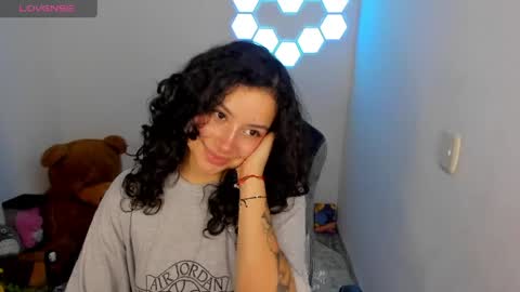 Snapshot of aqua_emilly chatting on 04.13.26 aqua emilly online show from 04.13.26