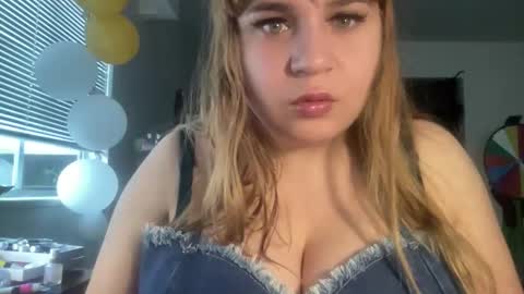 Snapshot of arabbustybeauty chatting on 02.25.26 BustyPrincessLeila online show from 02.25.26