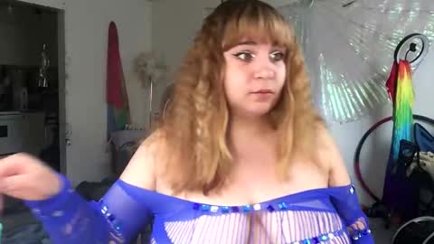 Snapshot of arabbustybeauty chatting on 04.12.26 BustyPrincessLeila online show from 04.12.26