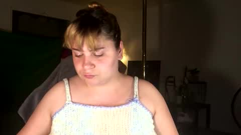 Snapshot of arabbustybeauty chatting on 04.24.26 BustyPrincessLeila online show from 04.24.26