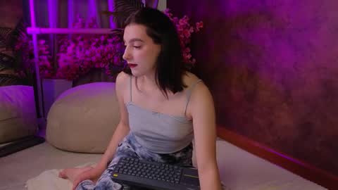 Snapshot of arcanedoll chatting on 09.21.25 arcanedoll online show from 09.21.25