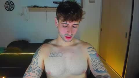 Snapshot of ares_blue chatting on 02.04.26 ares blue online show from 02.04.26