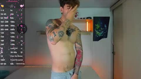 Snapshot of ares_blue chatting on 06.26.26 ares blue online show from 06.26.26