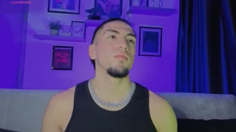 Snapshot of aresmassimox chatting on 11.22.25 Mateo online show from 11.22.25