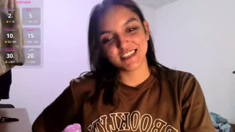 Snapshot of ari_20_ chatting on 05.28.26 Bella online show from 05.28.26