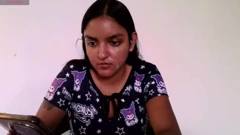Snapshot of ari_20_ chatting on 06.18.26 Bella online show from 06.18.26