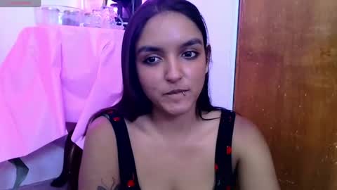 Snapshot of ari_20_ chatting on 06.19.26 Bella online show from 06.19.26