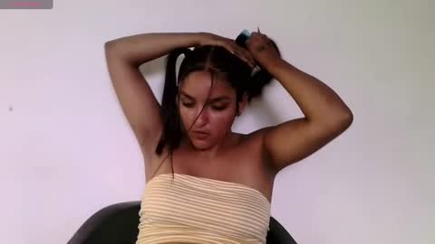 Snapshot of ari_20_ chatting on 06.20.26 Bella online show from 06.20.26