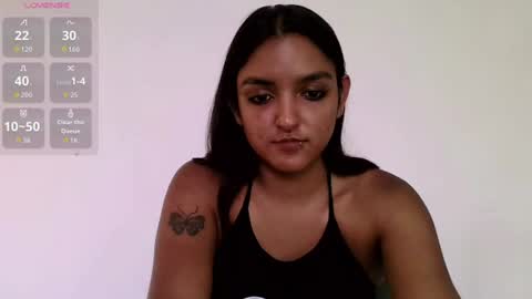 Snapshot of ari_20_ chatting on 06.27.26 Bella online show from 06.27.26